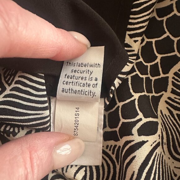 Diane Von Furstenberg black and cream long sleeve 100% silk top. Size 0. - Picture 10 of 11